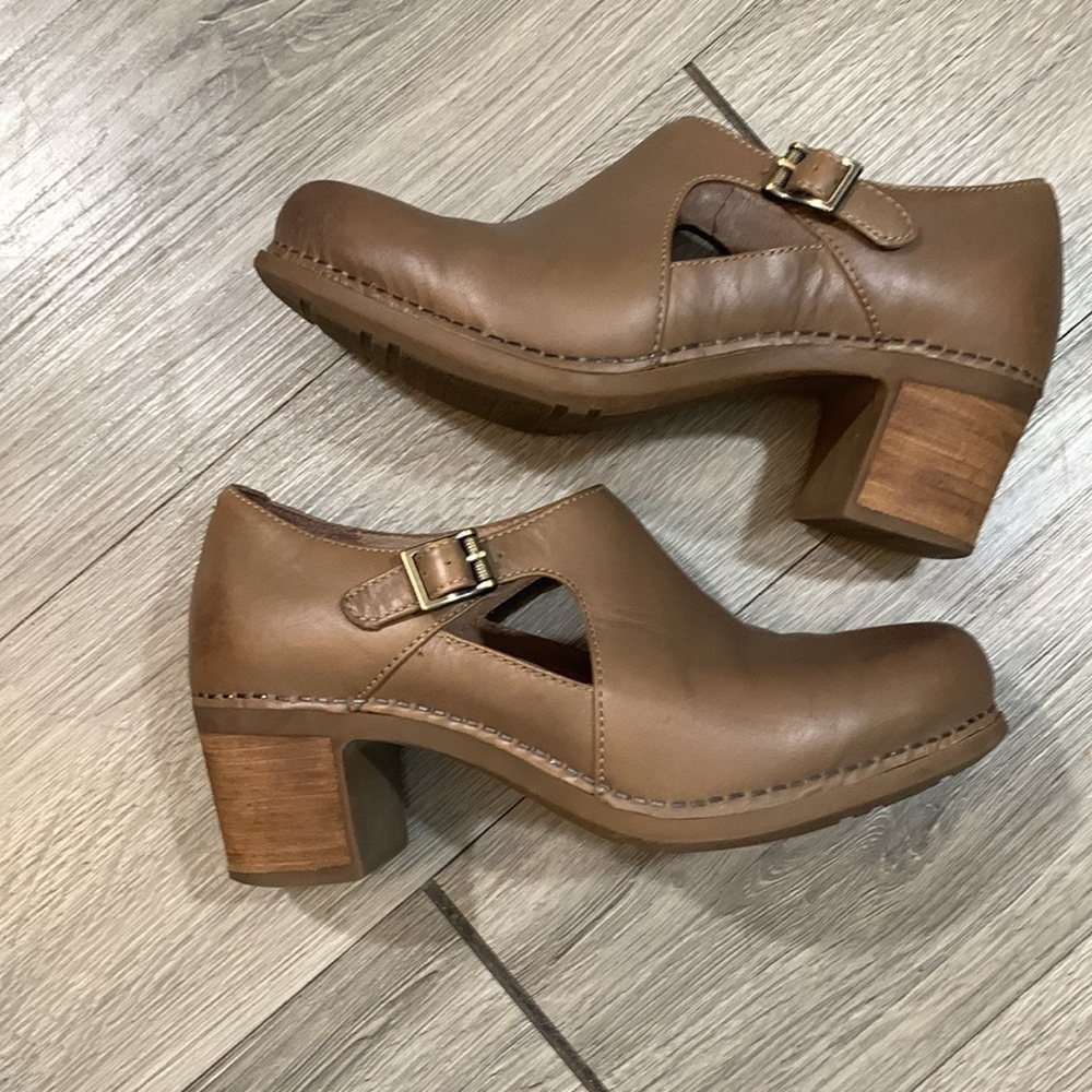 DANSKO HOLLIE BOOTIE IN TAUPE BURNISHED‎ LEATHER size 37 =7